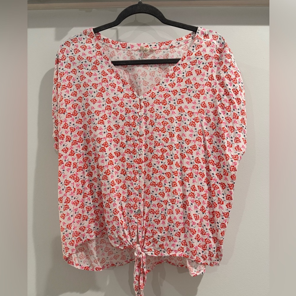 Floral tie front boutique top
